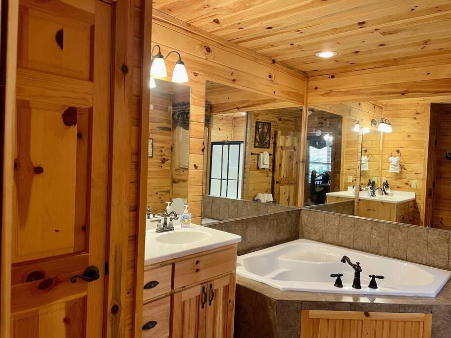 2 Bed Cabin Hot Tub Close To Helen #16 ภายนอก รูปภาพ